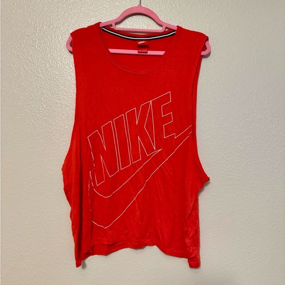 Nike Women's Dynamic Red Muscle Tee - Picture 1 of 3